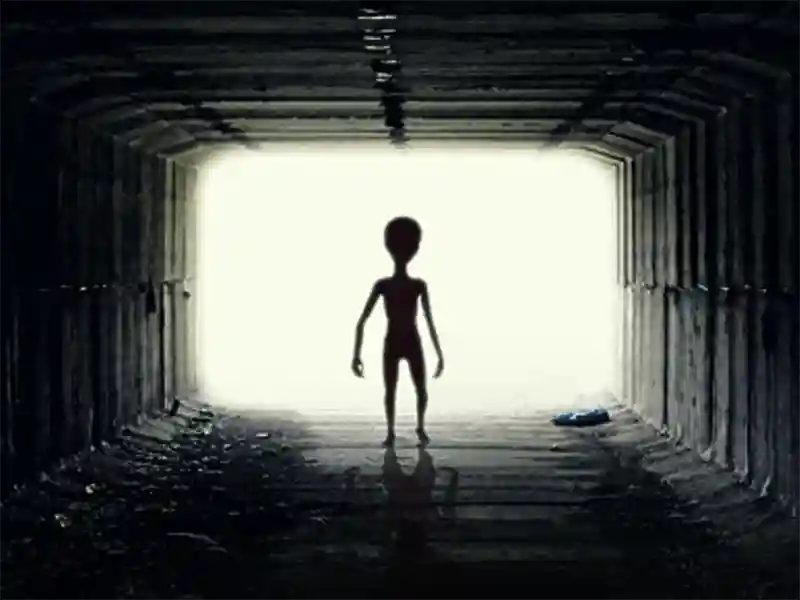 20230825 conspiracao alienigena papo de cinema 800