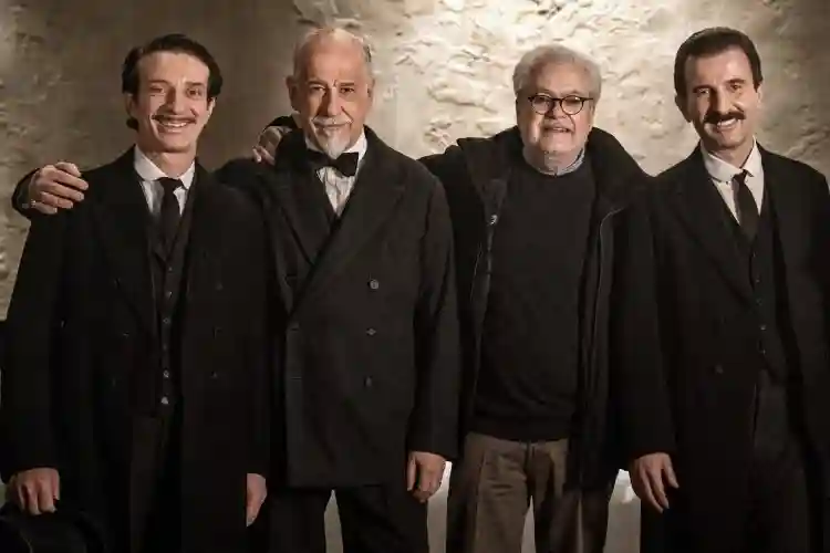 A Estranha Comédia da Vida :: “Era claro para Pirandello que a realidade e a ficção teriam que se encontrar em algum momento”, revela o diretor Roberto Andò 3 20231201 a estranha comedia da vida elenco papo de cinema