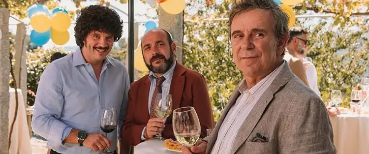 Um Estranho Segredo :: Assista a uma cena com imagens inéditas do suspense que chegou ao Looke (Exclusivo) 2 20240111 um plano em familia papo de cinema banner