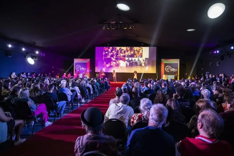 27ª Mostra de Cinema de Tiradentes :: Homenagens, música e emoção marcam a abertura do evento 2 20240120 mostra tiradentes dia01 papo de cinema 3
