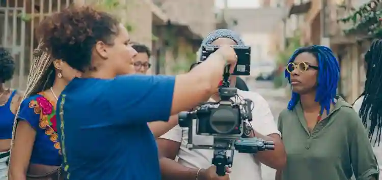 Favela.doc :: Começam as filmagens da série documental dirigida por Viviane Ferreira 3 20240402 favela doc papo de cinema 750 1
