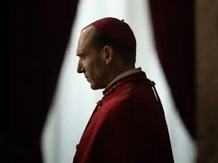 Conclave :: Bastidores do Vaticano e interesse popular. Filme vencedor do Oscar ganha peso simbólico após morte do Papa Francisco 3 Conclave