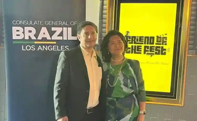 Fest Aruanda 2024 :: Mostra nos EUA consolida intercâmbio internacional 2 Lúcio Vilar com a embaixadora do Brasil, Fátima Ishitani, que prestigiou a Mostra Fest Aruanda em Los Angeles. Foto/divulgação