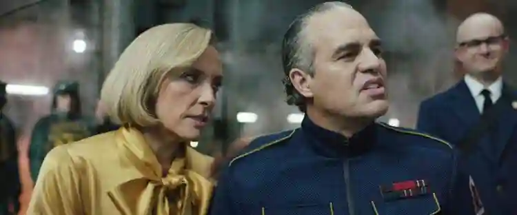 Mickey 17 :: Tudo o que sabemos até o momento sobre o novo filme de Bong Joon-Ho 2 Toni Collette e Mark Ruffalo em Mickey 17