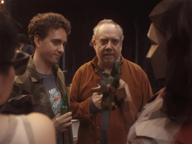 Black Mirror :: Paul Giamatti explica o que está além do final de Eulogy, 5º episódio da 7ª temporada 3 Black Mirror: Eulogy