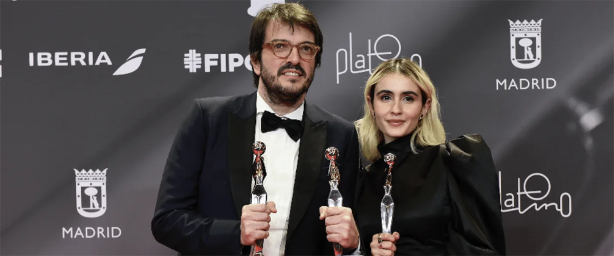 20250428 rodrigo teixeira e a atriz valentina herszage com os platinos de melhor filme atriz e diretor para ainda estou aqui papo de cinema ban