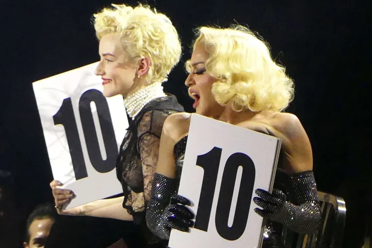 Madonna :: Vida da cantora será adaptada em série para a Netflix pelo diretor de Deadpool & Wolverine 4 Madonna e Julia Garner