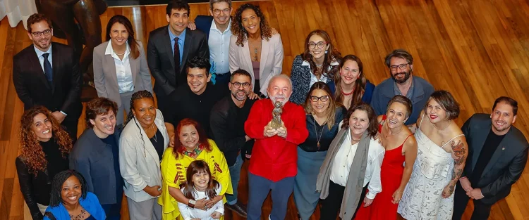 O Último Azul :: Presidente Lula celebra premiado filme brasileiro com sessão especial no Palácio da Alvorada 2 O Último Azul :: Sessão especial no Palácio da Alvorada