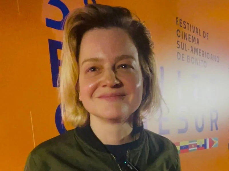 Carolina Markowicz :: “É um filme diferente, mas igual”, revela cineasta sobre O Funeral, seu novo filme 1 20250730 carolina markowicz papo de cinema 800