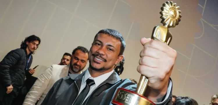 Festival de Gramado 2025 :: Cinco Tipos de Medo, de Bruno Bini, vence a 53ª edição do evento. Confira a lista de premiados! 2 Festival de Gramado 2025 :: Xamã com seu Kikito