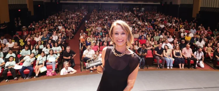 Mariana Ximenes :: “Minhas raízes cearenses me formaram e constituíram a mulher que sou e a artista que me tornei”, diz atriz após ser homenageada no Cine Ceará 2025 2 Mariana Ximenes