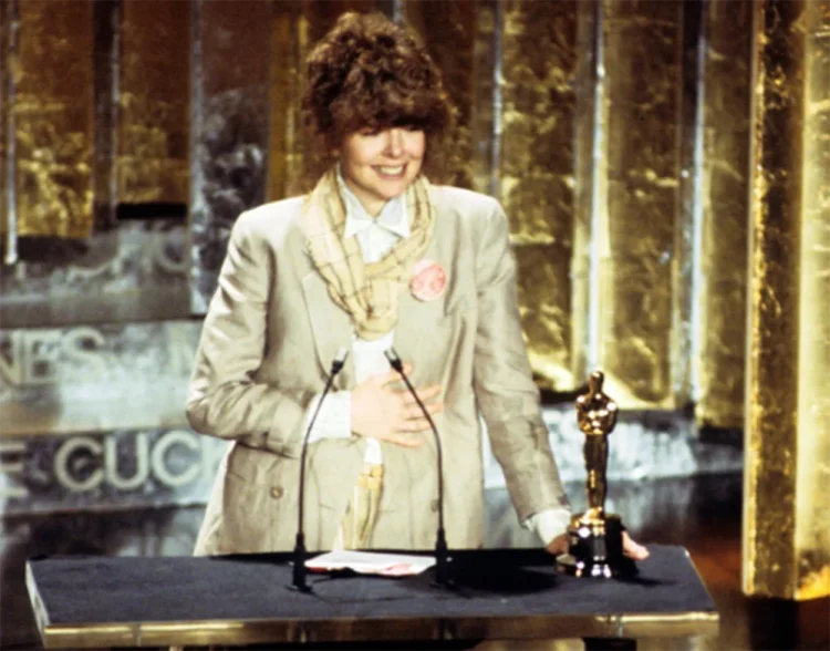 Diane Keaton com seu Oscar em 1978