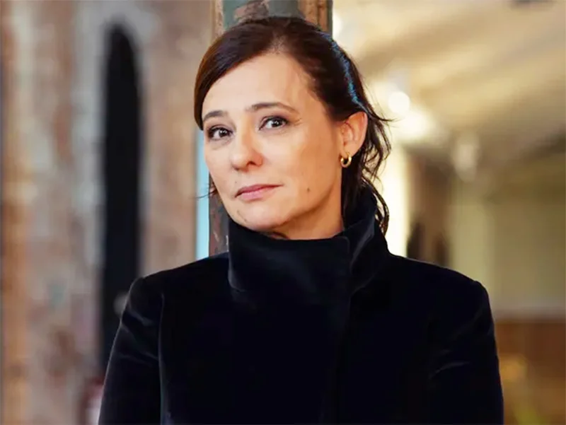 20251013 renata de almeida 800