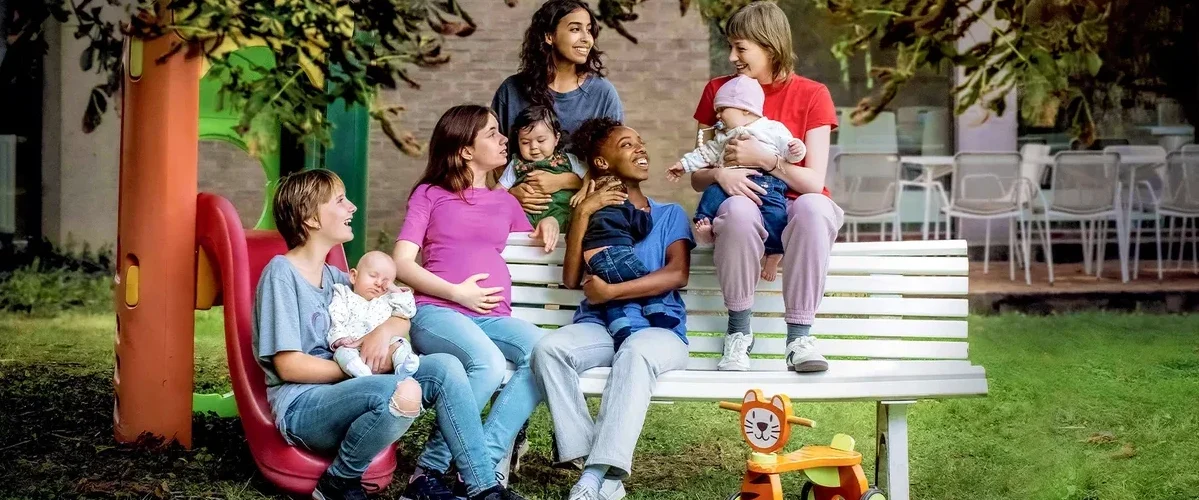 20251211 jovens maes papo de cinema e1765462634824