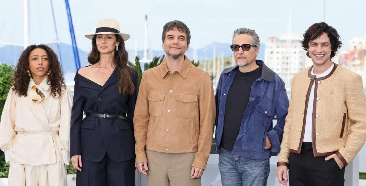 O Agente Secreto :: “Esse filme é uma nova peça no quebra-cabeça para entender o Brasil e sua história”, afirma Kleber Mendonça Filho 3 20251104 o agente secreto cannes 2025 papo de cinema