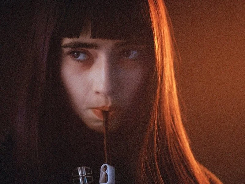 20251117 vampira humanista procura suicida voluntario papo de cinema 800