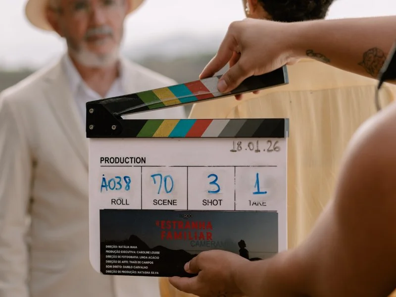 20260213 a estranha familiar papo de cinema 800