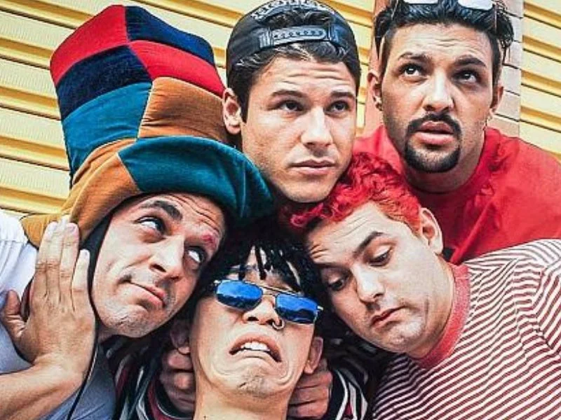 20260302 mamonas eu te ai love iu papo de cinema 800