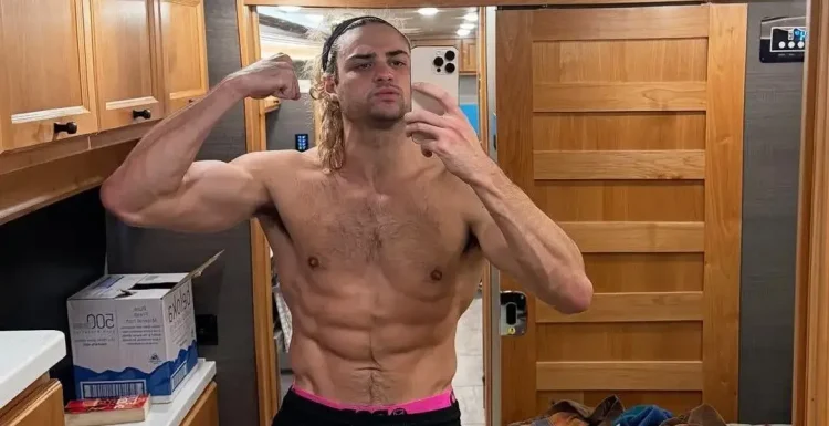 Noah Centineo em preparação para John Rambo