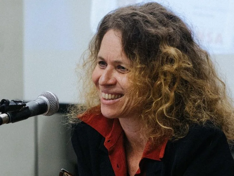 20260423 karen akerman papo de cinema 800