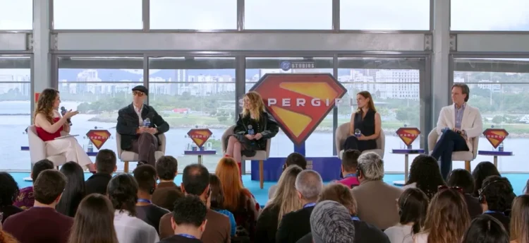 Supergirl :: Novo filme, versões clássicas e passagem pelo Brasil. Confira tudo o que você precisa saber antes da estreia! 4 Press conference brasileira de Supergirl