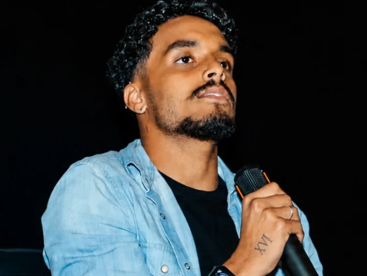 Home 159 Confira nosso papo de cinema com o diretor de Enquanto a Chuva Cai, curta que estreia em São Paulo.