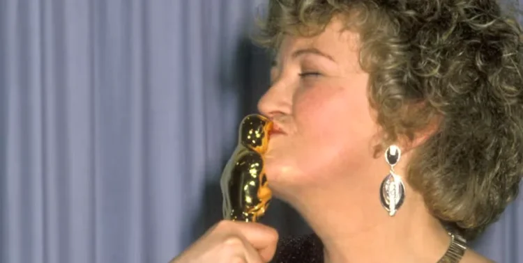 Brenda Fricker, atriz vencedora do Oscar, morre aos 81 anos 2 Brenda Fricker no Oscar 1990