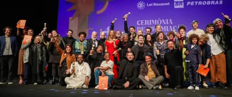 Festival de Gramado 2026 :: Nosso Segredo, de Grace Passô, vence a 54ª edição. Confira a lista completa de premiados! 2 Festival de Gramado 2026 :: Vencedores no palco. Foto: Edison Vara