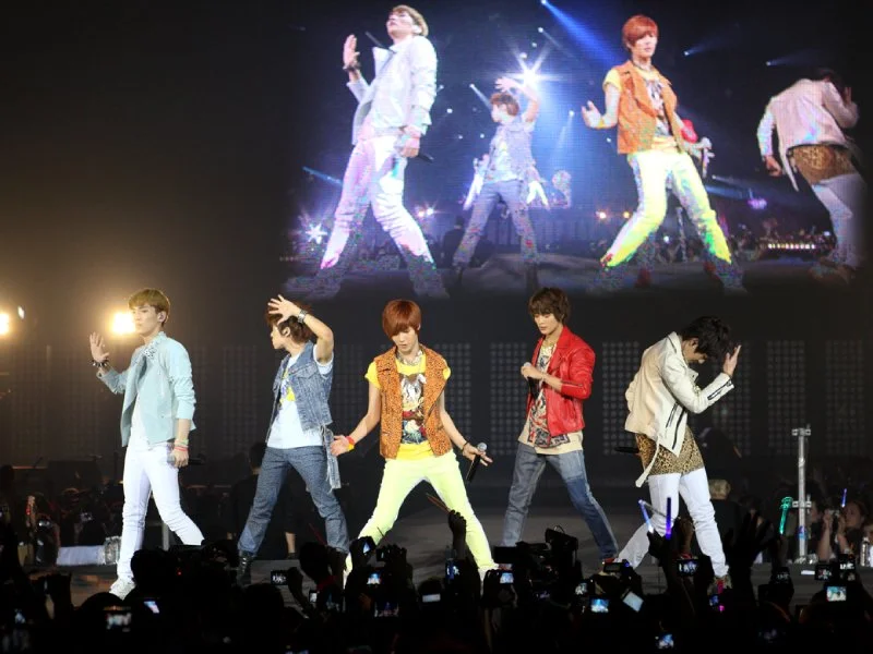20261005 o mundo shinee papo de cinema 800