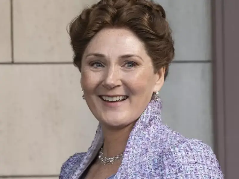 20261016 bridgerton lady violet papo de cinema 800