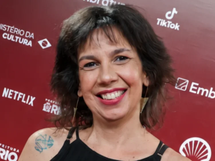 Home 159 Confira nossa entrevista com Camila Valença, diretora de Cão Sem Plumas, documentário premiado no Festival do Rio 2026 e selecionado para a 50ª Mostra SP.